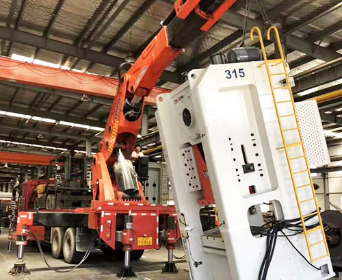 新昌县附近随车吊出租，轻松解决运输难题