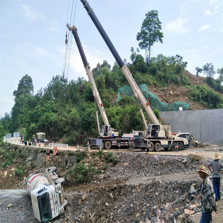 新昌县汽车掉沟里叫吊车救援要多少钱